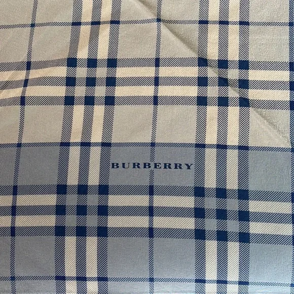 Burberry silk scarf - Picture 4 of 9